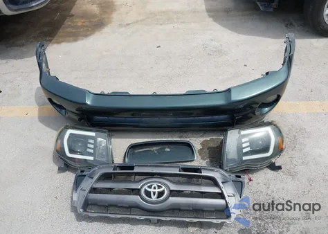 2010 Toyota Tacoma Prerunner V6 from USA, damaged, VIN 3TMKU4HN5AM025141